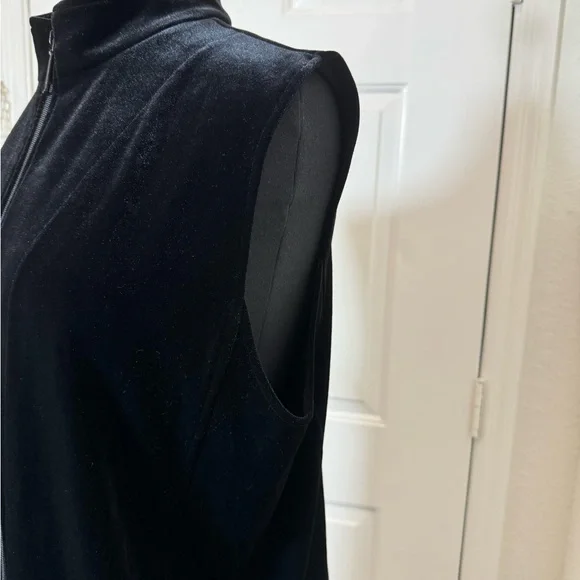 Chico’s Black Sleeveless Women's Top - Picture 6 of 9